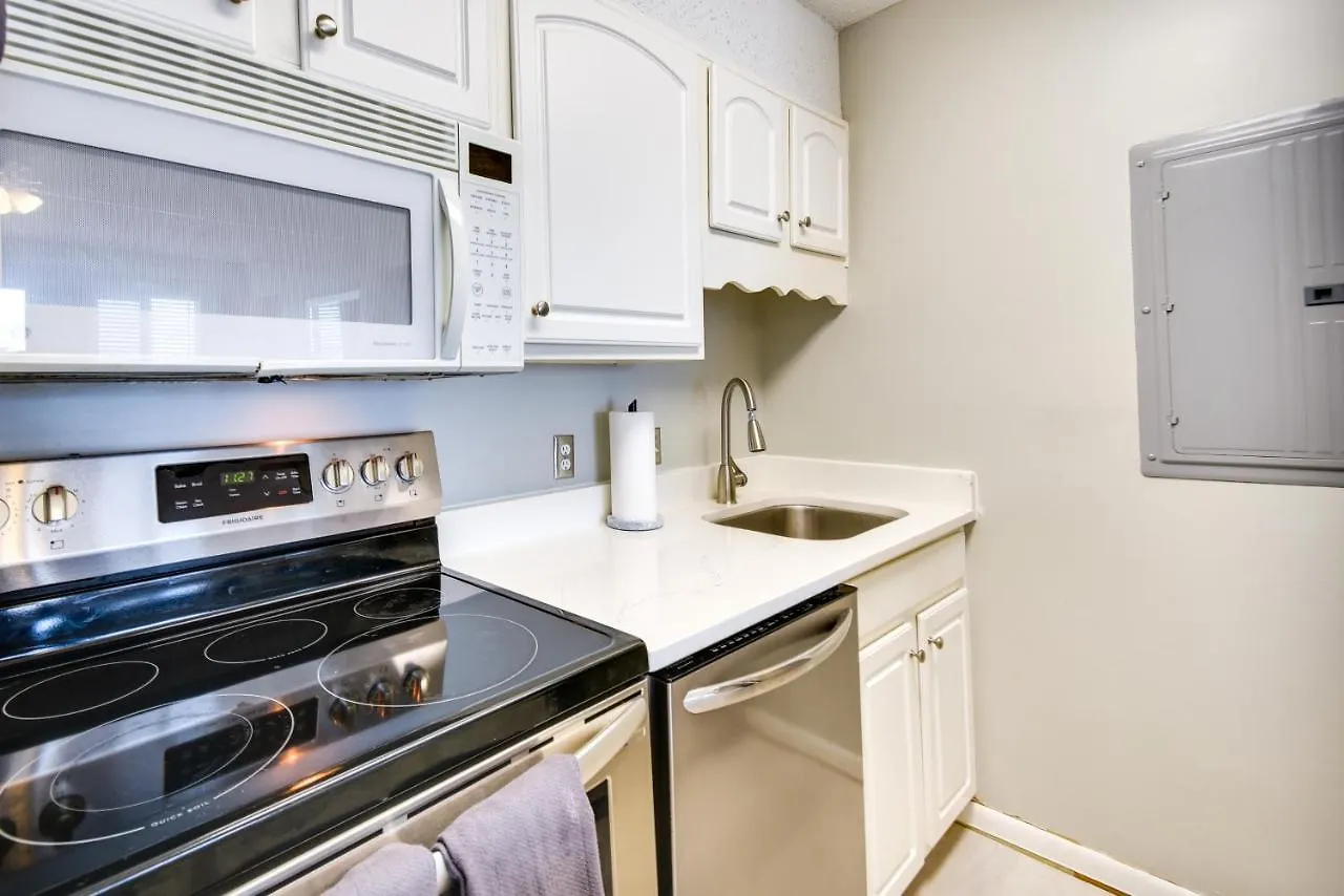 Inviting Virginia Beach Condo With Community Pool