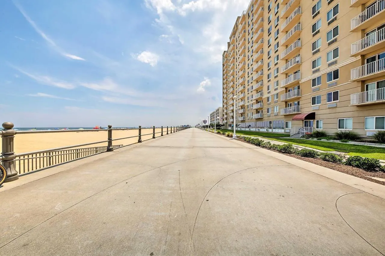 Inviting Virginia Beach Condo With Community Pool