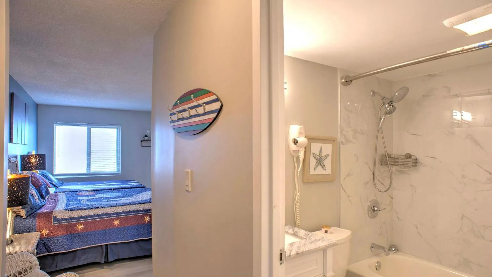 Inviting Virginia Beach Condo With Community Pool 0*,  Estados Unidos